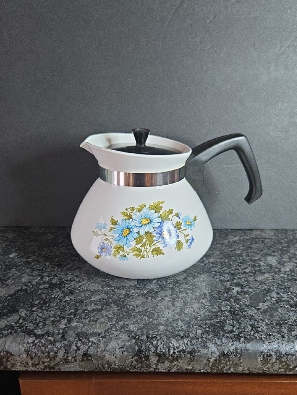 Corningware Vintage 1970's Chelsea Blue Daisy Pattern White Ceramic Teapot - Picture 13 of 15